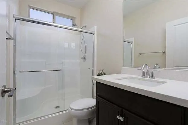 4 bed, 2385 sqft, $5,000 — Photo 4