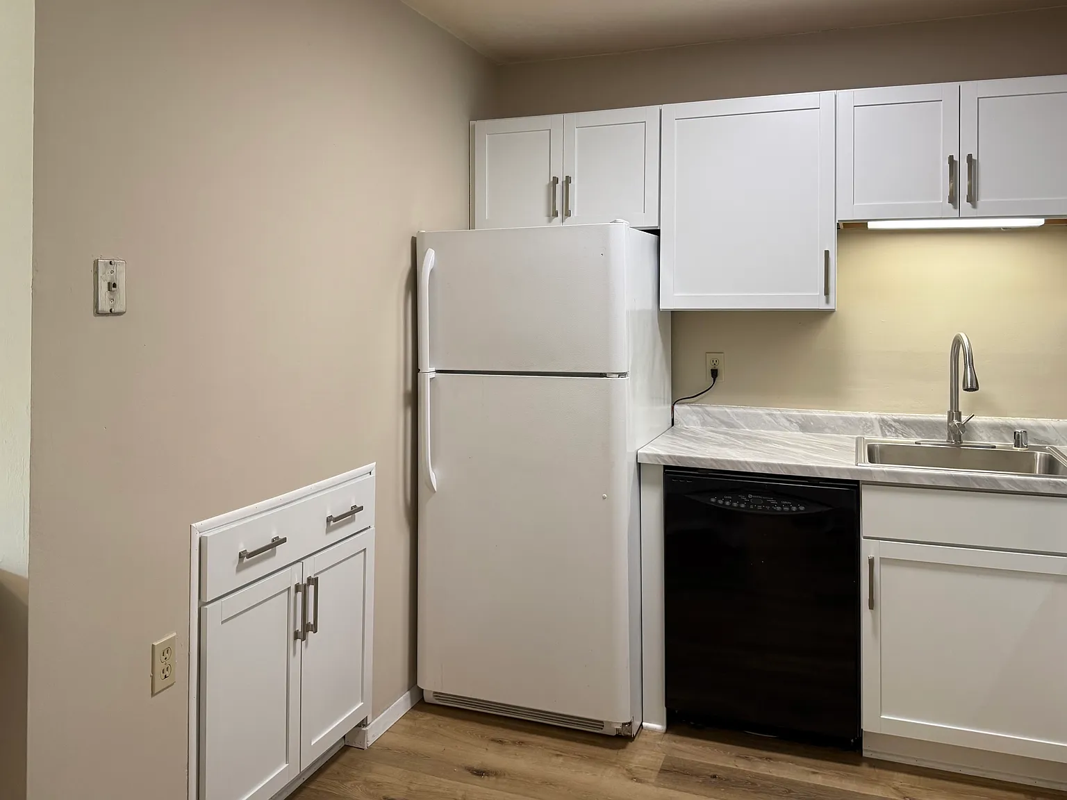 9028 N Park Plaza Court — Photo 2
