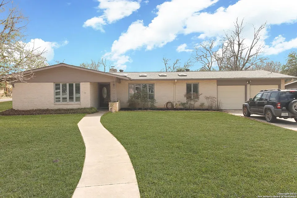 3 bed, 1934 sqft, $2,695 — Photo 1