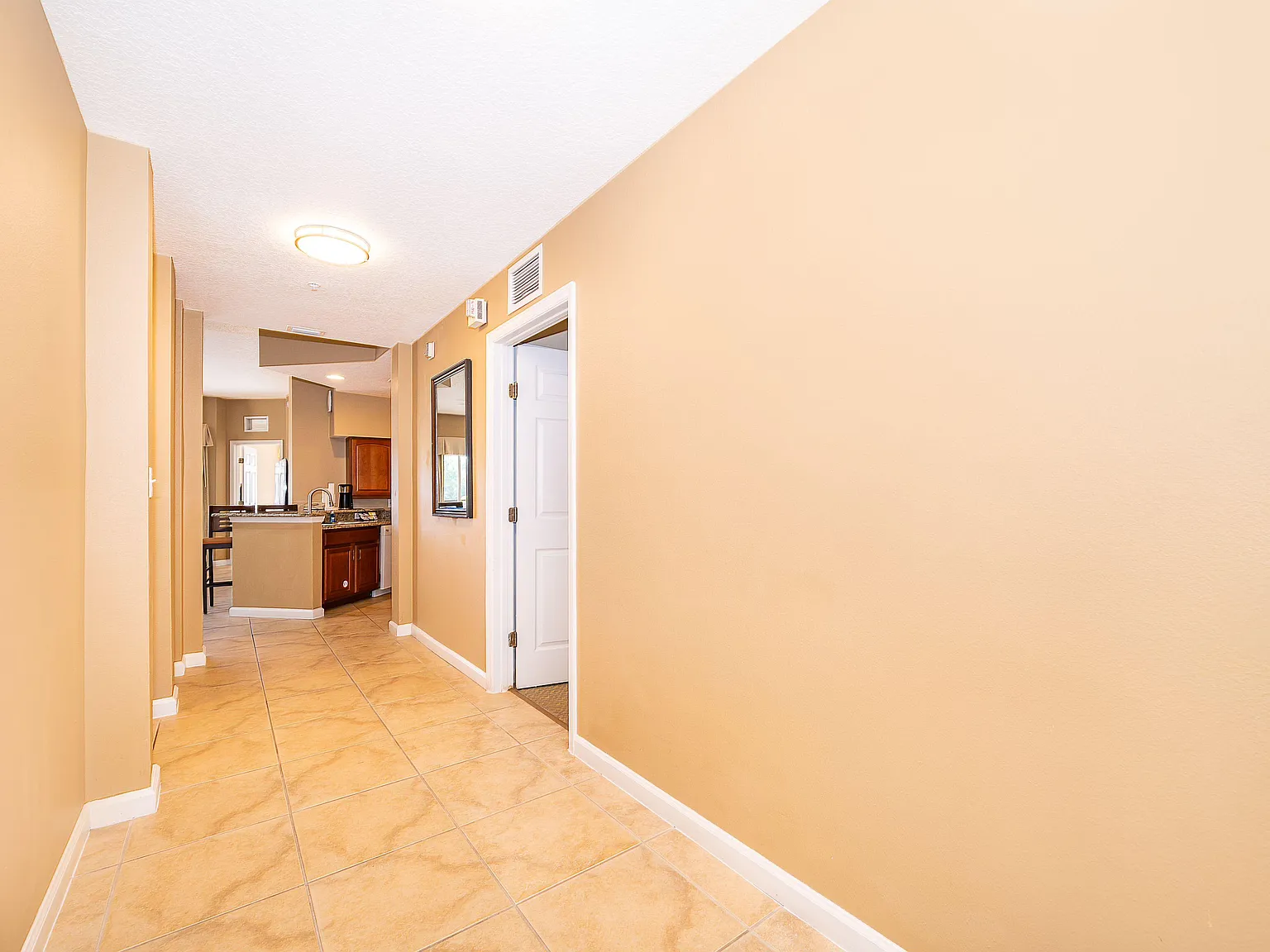 3 bed, 3.0 bath, 1400 sqft, $1,481 — Photo 2