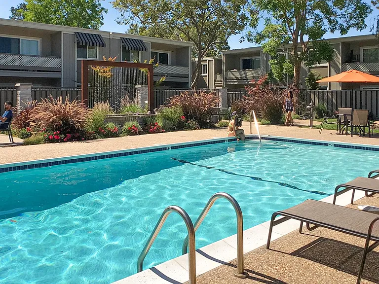 Halford Gardens Apartments — Photo 4