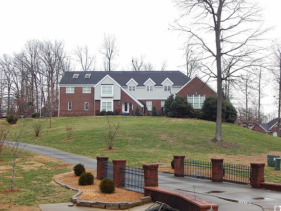 3rd image of 813 Oakwood Ave