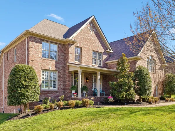 1136 Meadow Bridge Ln, Arrington, TN 37014