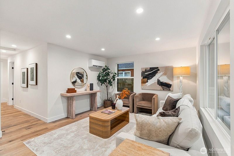 4th image of 5817 56th Avenue NE