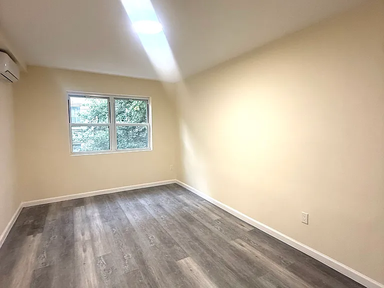 1667 E 18th St #2 — Photo 3