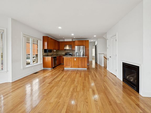 4th image of 325 Park Cres