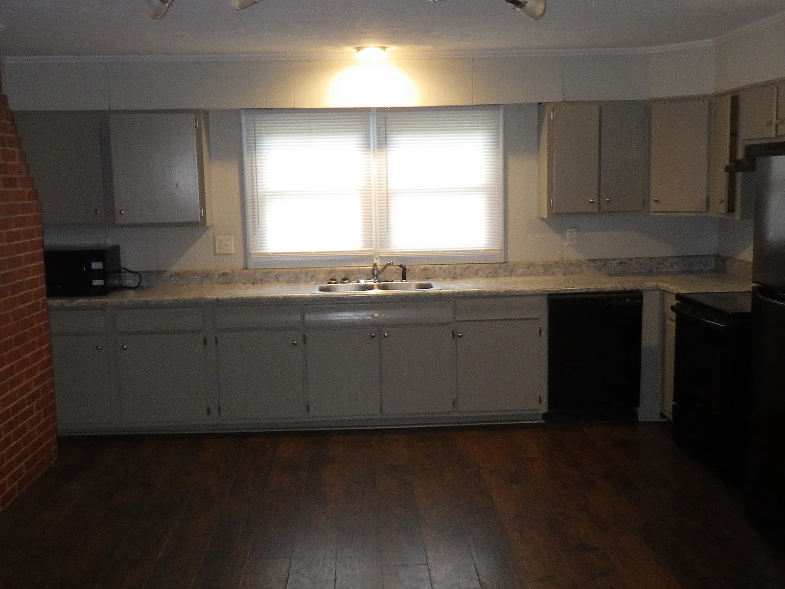 3 bed, 1302 sqft, $1,200 — Photo 2