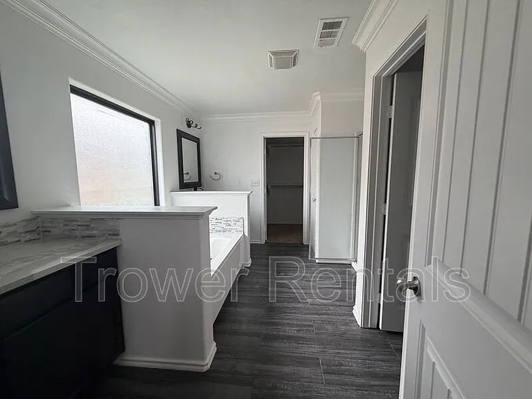 9804 Sagebrush Ave — Photo 11