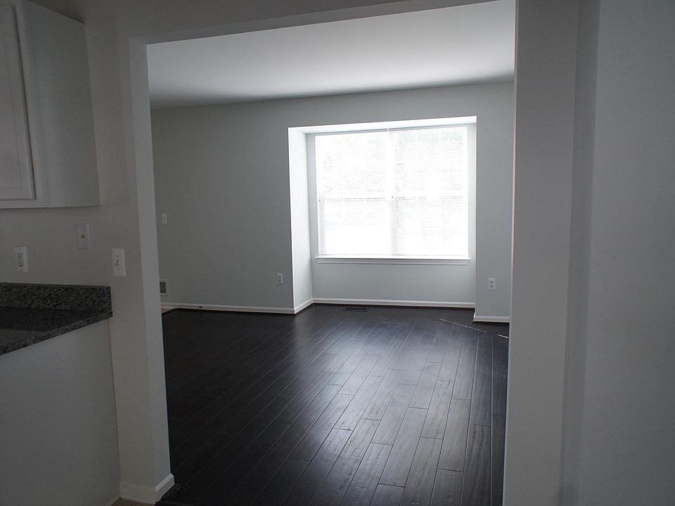 686 Eleven Mile Rd, photo 13