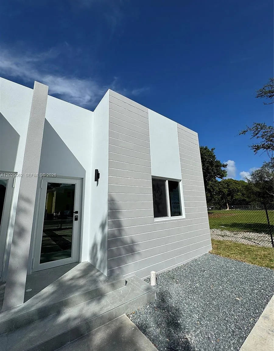$2,995 135 NW 60th St #B — Photo 3