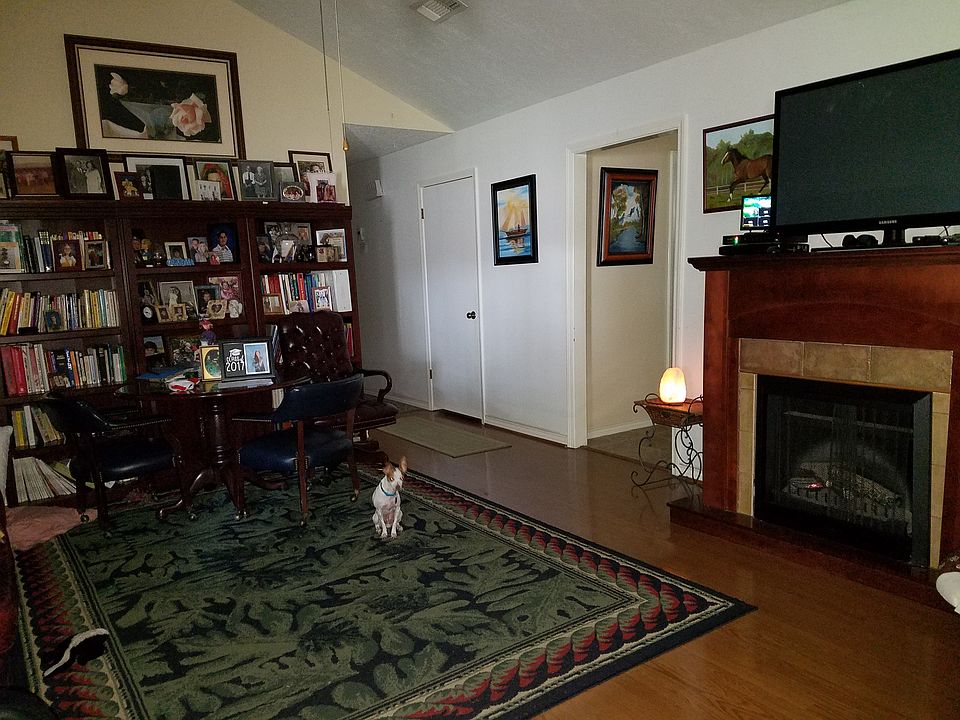 1st image of 1122 Denise St