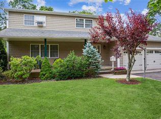 282 6th Ave, Saint James, NY