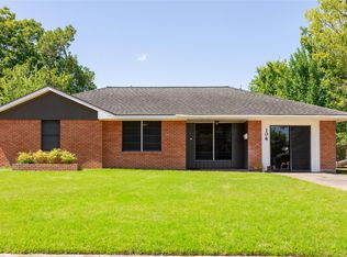 106 Mimosa St, Lake Jackson, TX 77566