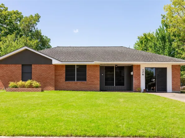 106 Mimosa St, Lake Jackson, TX 77566