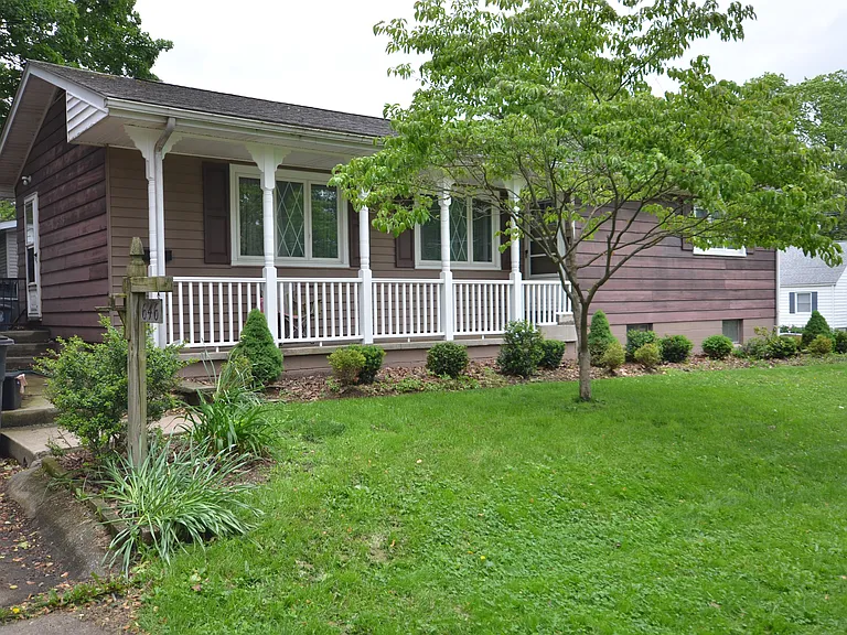 646 Morningview Ave — Photo 2