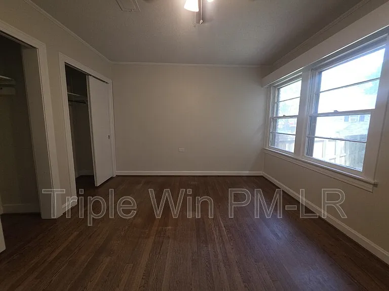 318 W Bell St — Photo 30