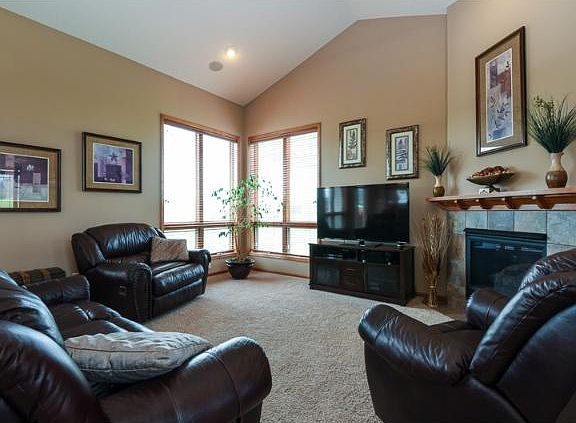 2nd image of 315 Dogwood St NE