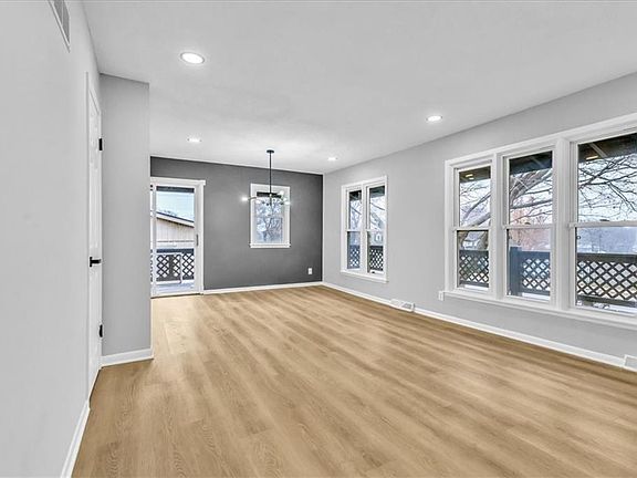 4th image of 11114 W 70th Ter