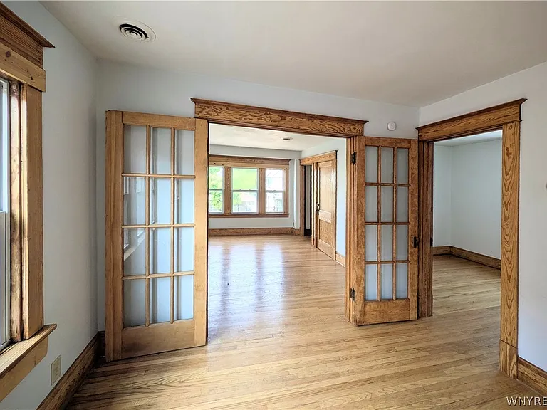 47 Bridgeman St #UPPER — Photo 2