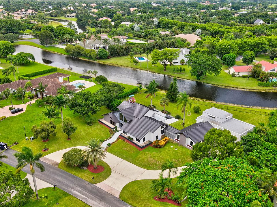 1st image of 10385 Avenida Del Rio