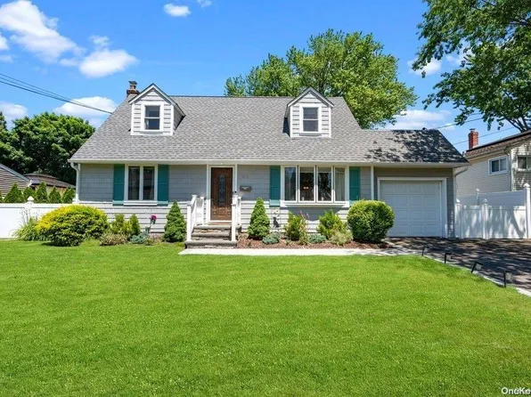 103 Radcliffe Avenue, Farmingdale, NY 11735