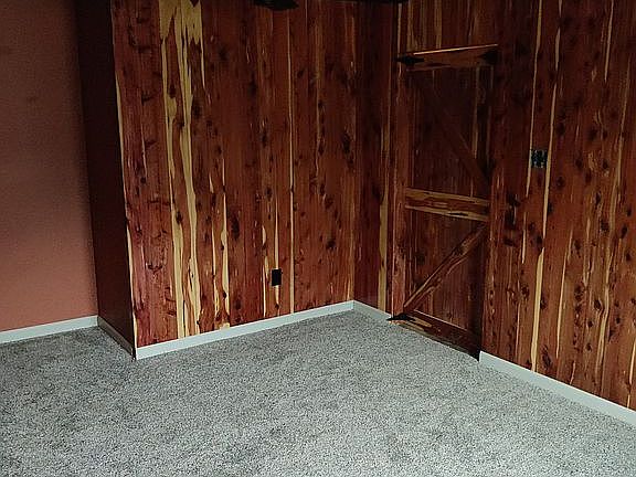 4th image of 9007 Redbud Ln
