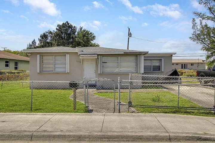 3 bed, 1228 sqft, $2,700 — Photo 2