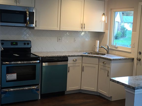3rd image of 455A Portsmouth Dr