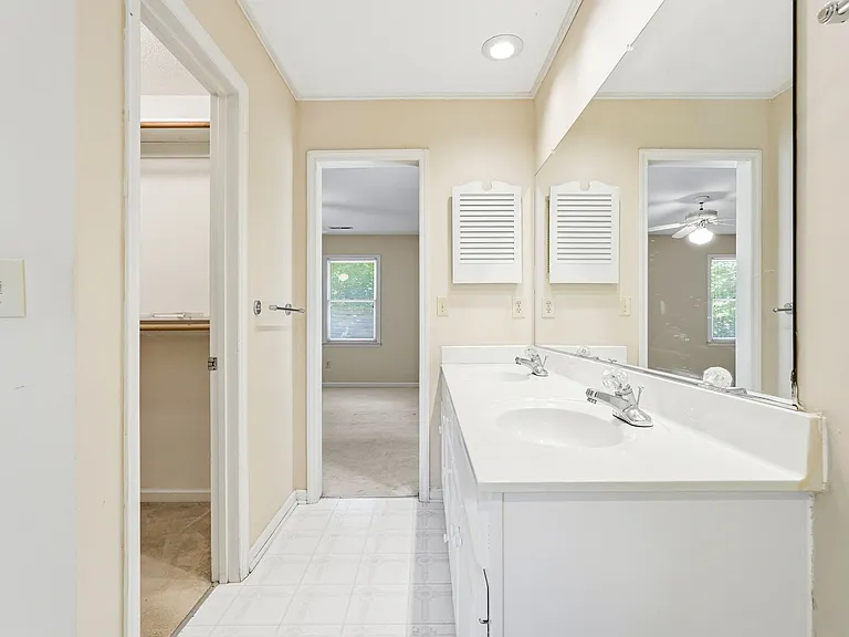 1424 Brookwood Dr — Photo 32