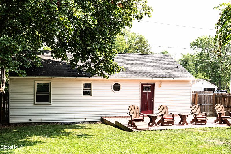 4th image of 272 Central Avenue