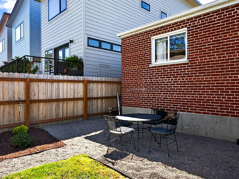 Vista Ave — Photo 12