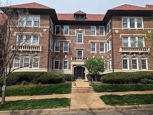 Exterior front of 6311 Southwood. Beautifully maintained, family oriented, friendly building. Unit 1W is left of the front door and features beautiful arched windows across the sunroom and living room.