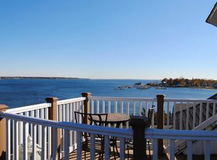 22 Hudson Pl, Cranston, RI 02905