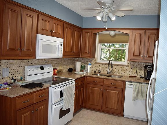 4th image of 232 Lillian Dr