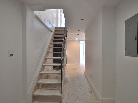 4th image of 681 Franklin Ave #Cee3
