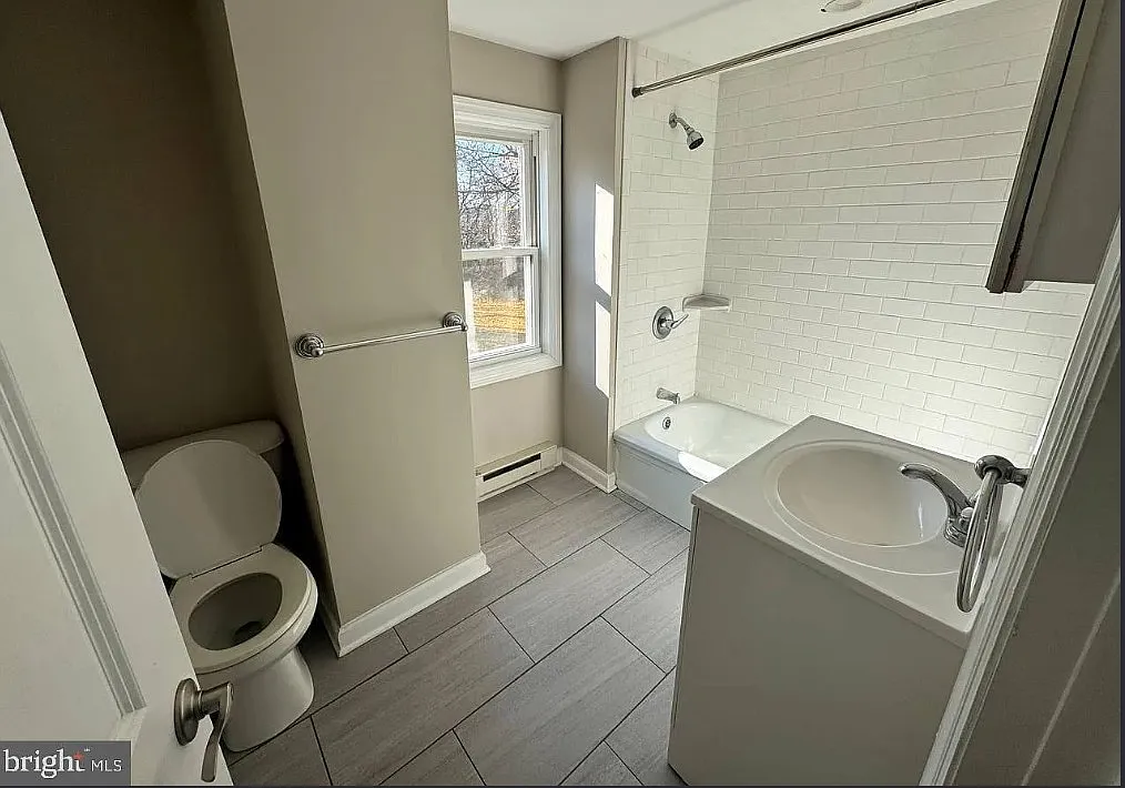 1 bed, 1000 sqft, $1,700 — Photo 4