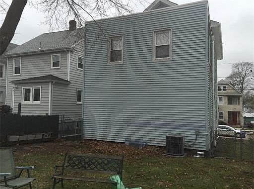 2nd image of 425 Cedar Ave