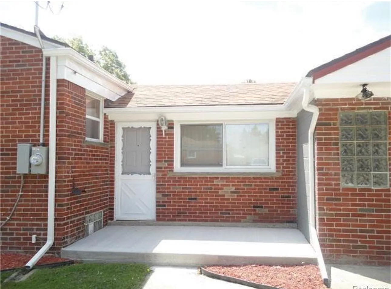 3 bed, 1250 sqft, $1,900 — Photo 3