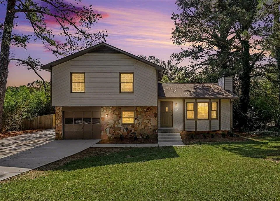 3232 Bromley Rowe