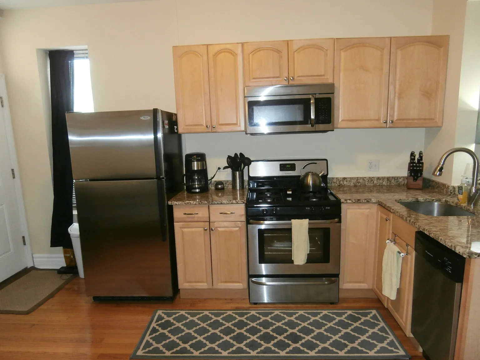 4955 N Damen Ave — Photo 2