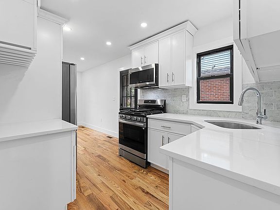 3rd image of 8018 250th St
