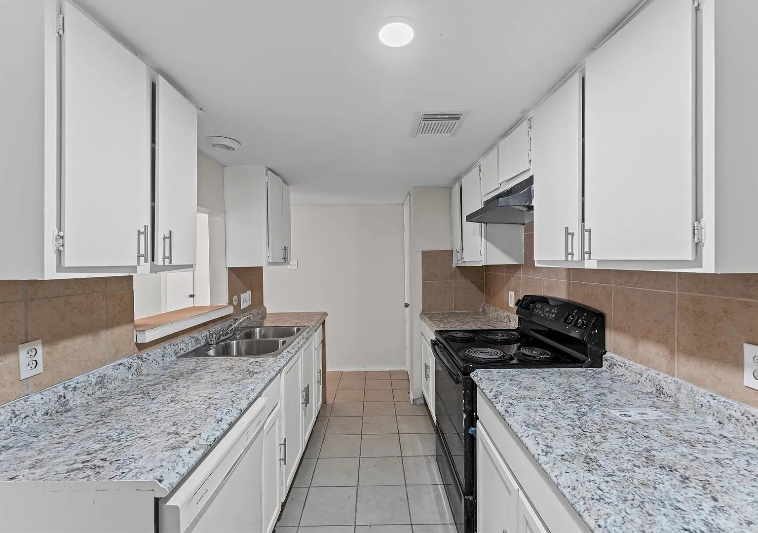 Welcome to this beautifully remodeled duplex offering the perfect opportunity for homeowners and ... — Photo 4