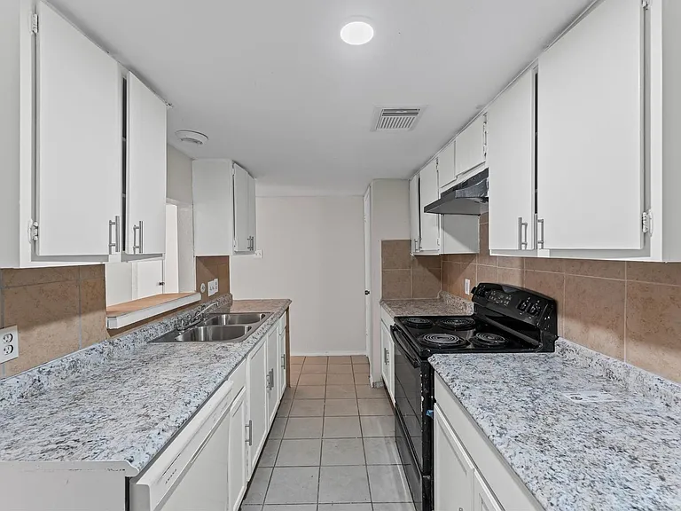 12208 Ormandy St — Photo 4