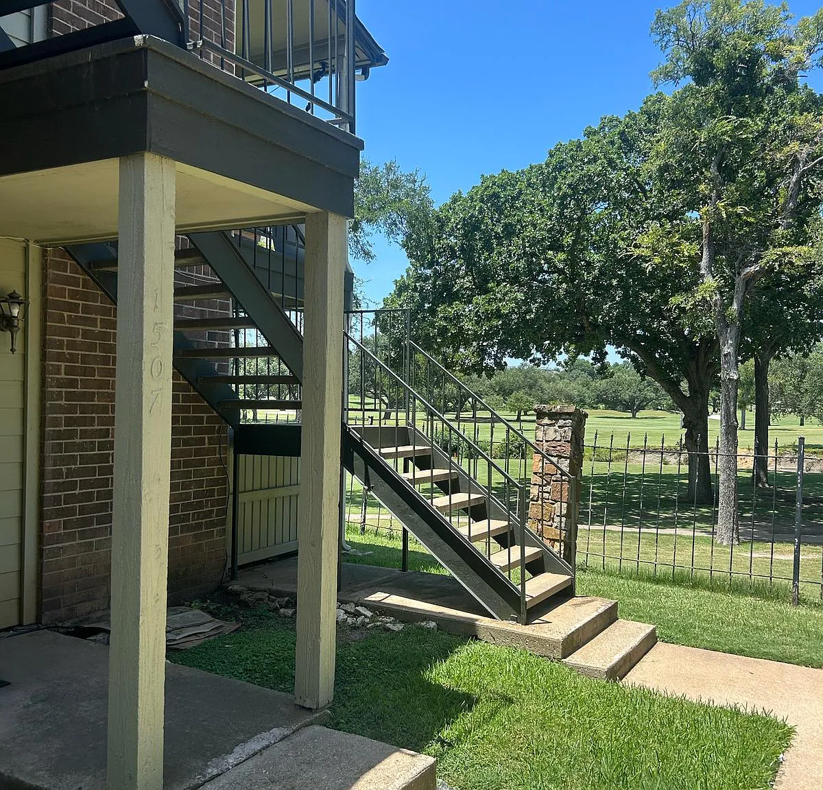 1 bed, 734 sqft, $1,300 — Photo 4