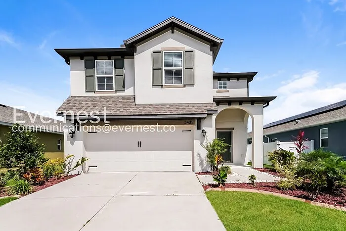 4 bed, 2.5 bath, 2254 sqft, $2,995 — Photo 2
