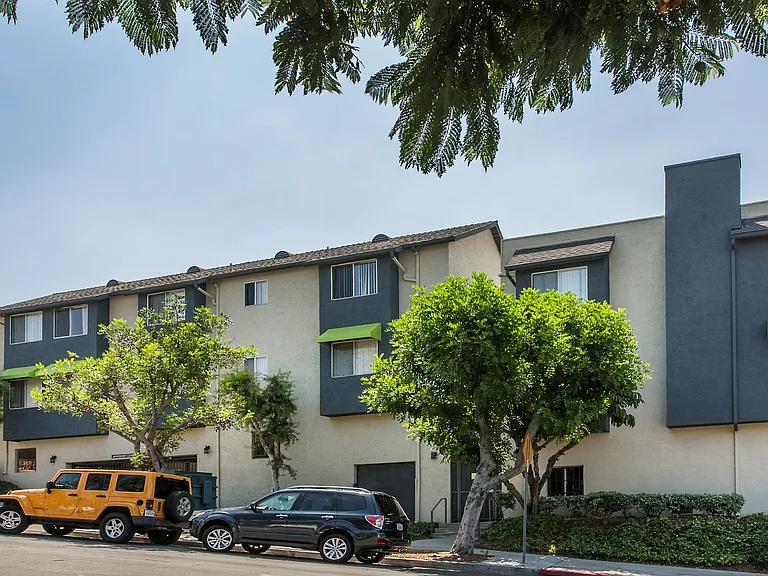 Golden Pacific Apartments — Photo 2