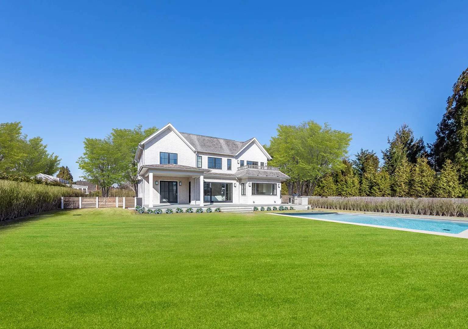Moments from the Ocean, Newer Home with Every Amenity — Photo 2