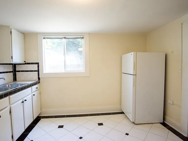 1235 SE Yamhill St #12 — Photo 8