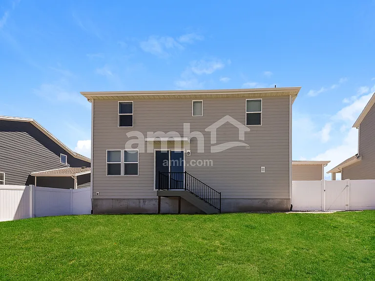 1384 W Mahogany St — Photo 16