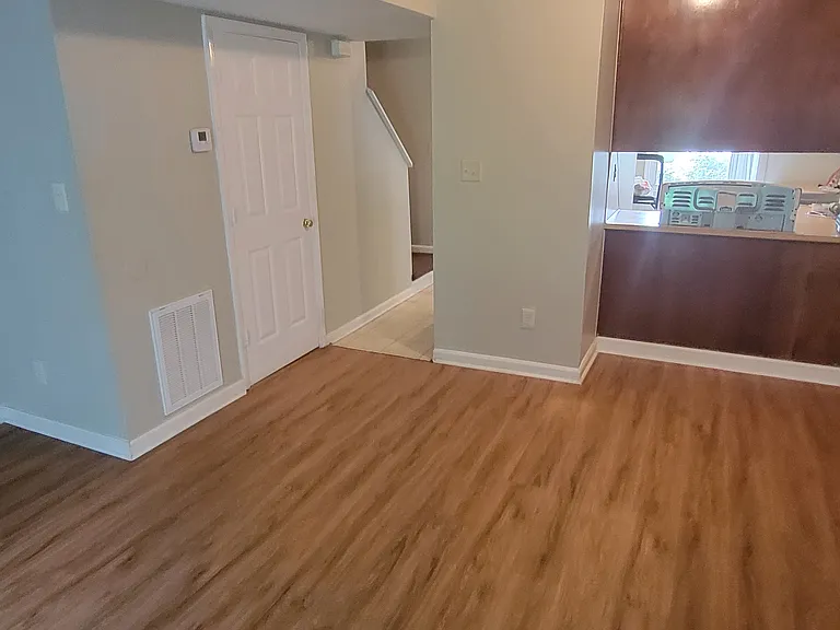 Family leaving with breakfast nook area. - Lower Floor